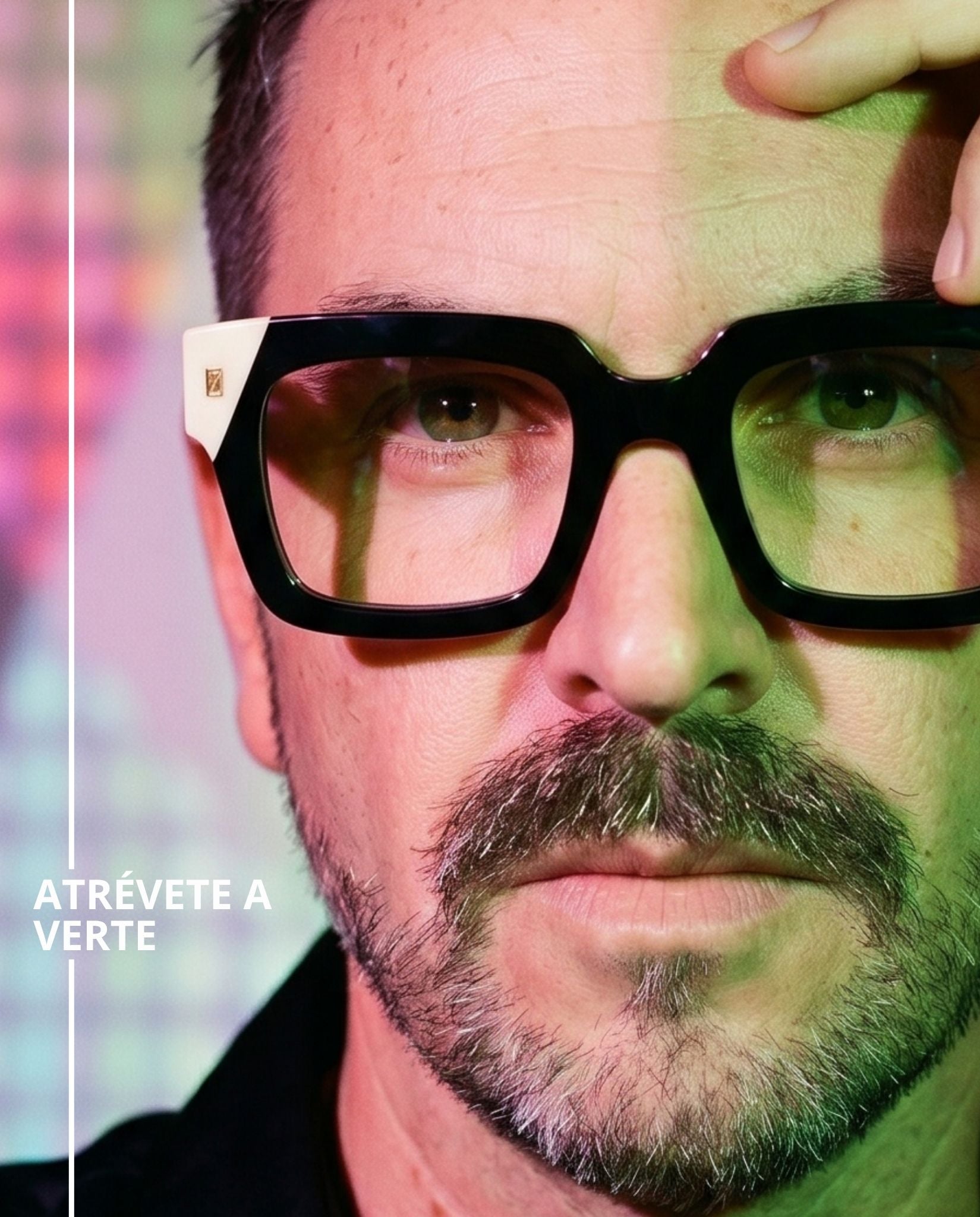 ALLURE BLACK. Lentes unisex graduados oversized de acetato bicolor con frente negro brillante y varillas color marfil, diseño geométrico moderno, elegante y de inspiración fashionista.