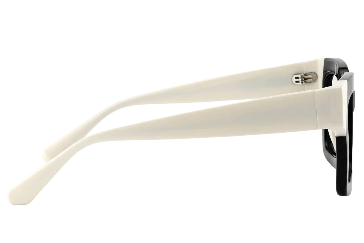 ALLURE BLACK. Lentes unisex graduados oversized de acetato bicolor con frente negro brillante y varillas color marfil, diseño geométrico moderno, elegante y de inspiración fashionista.