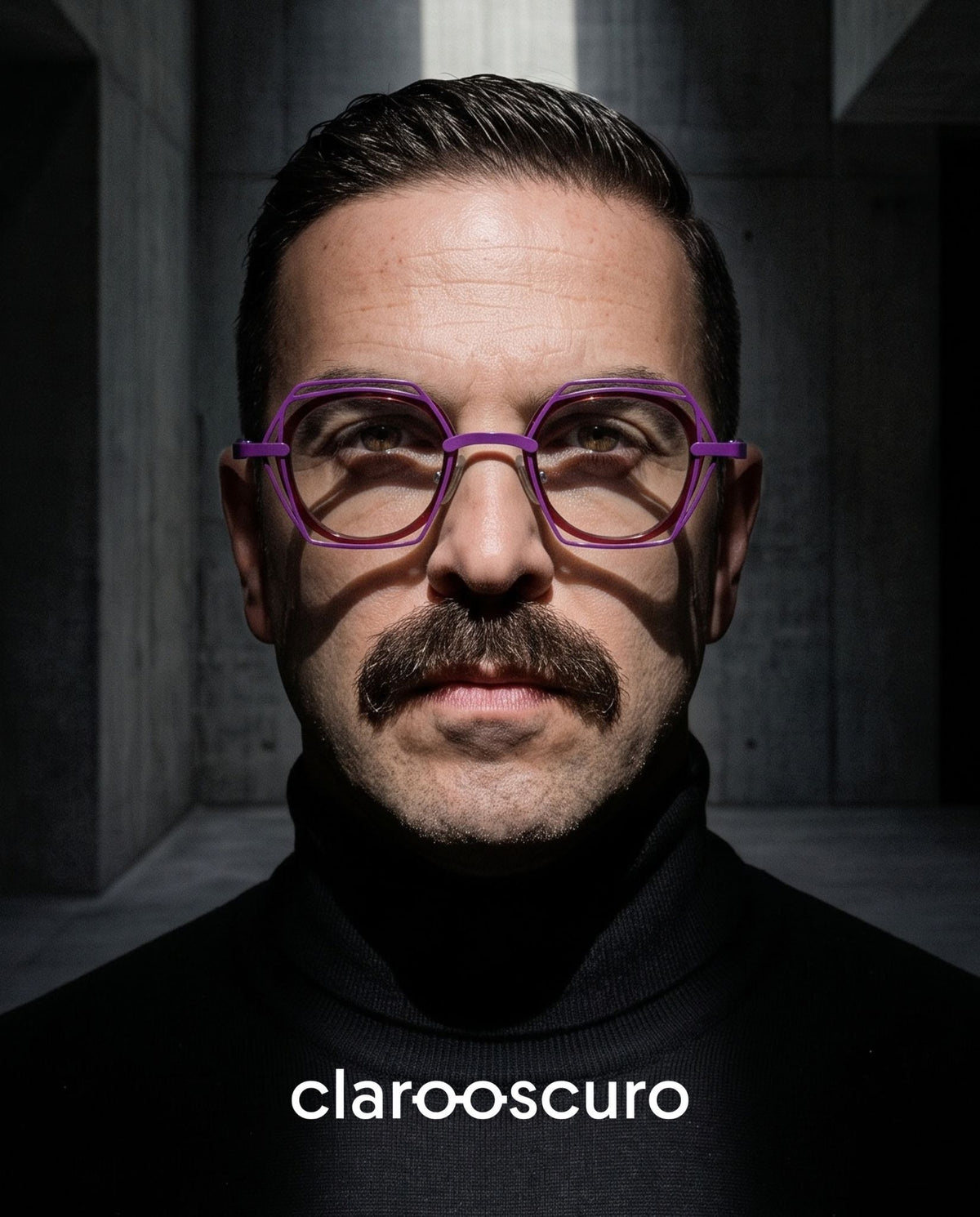 ARANZA es un armazón que combina formas, materiales y contrastes para crear una pieza difícil de encasillar. La intensidad del morado se encuentra con la profundidad del vino en un diseño ecléctico, moderno y lleno de personalidad. Nada parece obvio, y precisamente ahí está su fuerza.