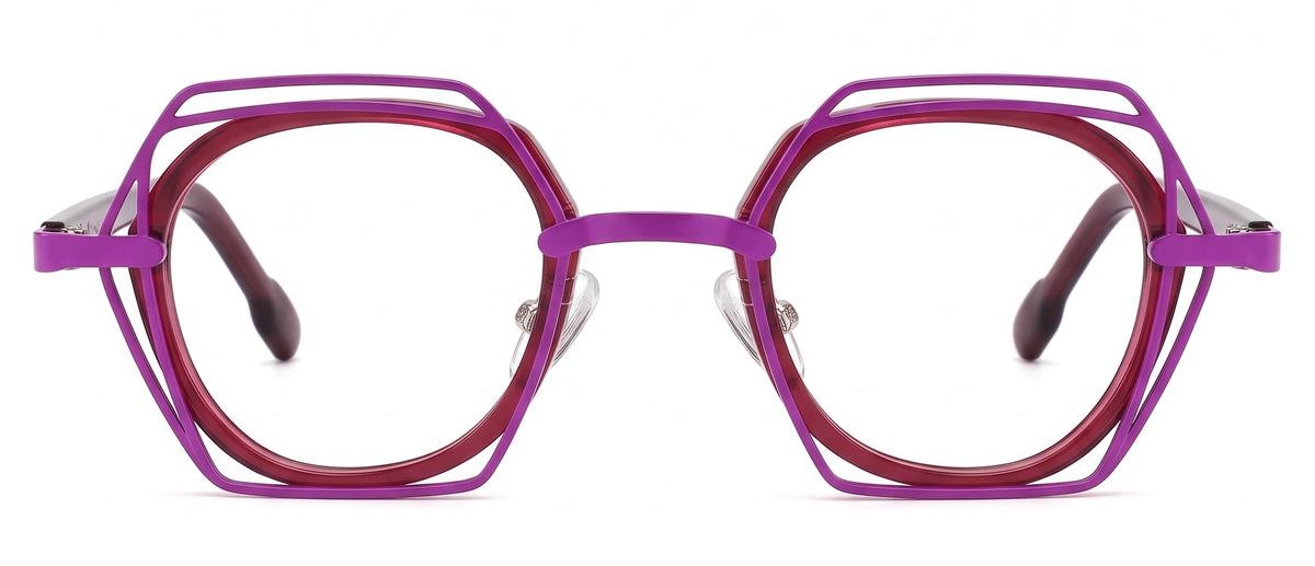 ARANZA es un armazón que combina formas, materiales y contrastes para crear una pieza difícil de encasillar. La intensidad del morado se encuentra con la profundidad del vino en un diseño ecléctico, moderno y lleno de personalidad. Nada parece obvio, y precisamente ahí está su fuerza.