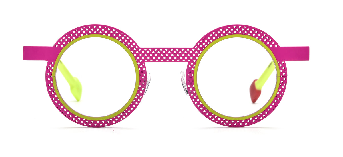 BRITT PINK es un armazón redondo de titanio que enfrenta dos colores destinados a hacerse notar: rosa intenso y amarillo brillante. 