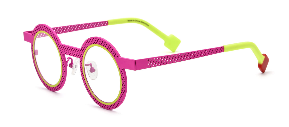 BRITT PINK es un armazón redondo de titanio que enfrenta dos colores destinados a hacerse notar: rosa intenso y amarillo brillante. 