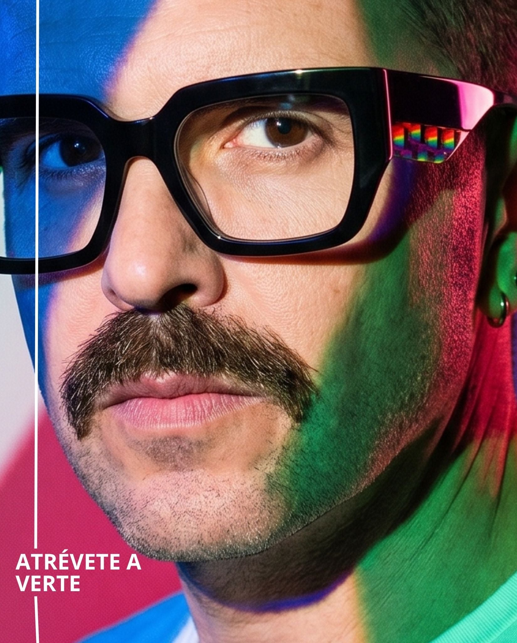 Lentes graduados para hombre en acetato negro con diseño geométrico y detalles multicolor en las varillas interiores, una combinación de elegancia contemporánea y estilo creativo.