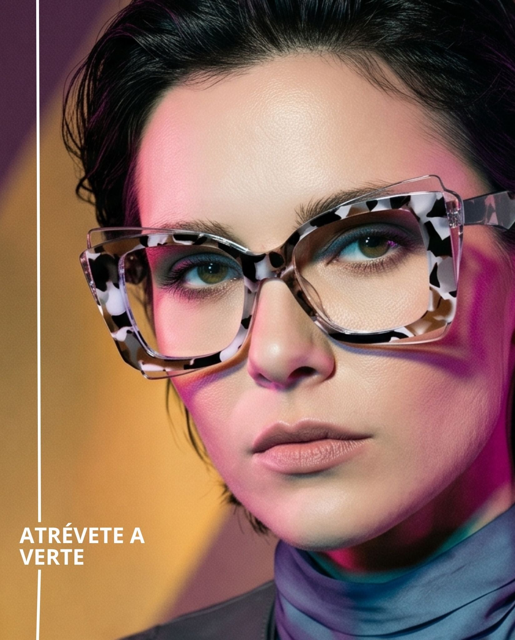 Lentes graduados tipo ojo de gato oversized en acetato translúcido marmoleado en tonos blanco, café y negro. Diseño moderno con efecto carey contemporáneo, ideal para un estilo elegante y vanguardista.