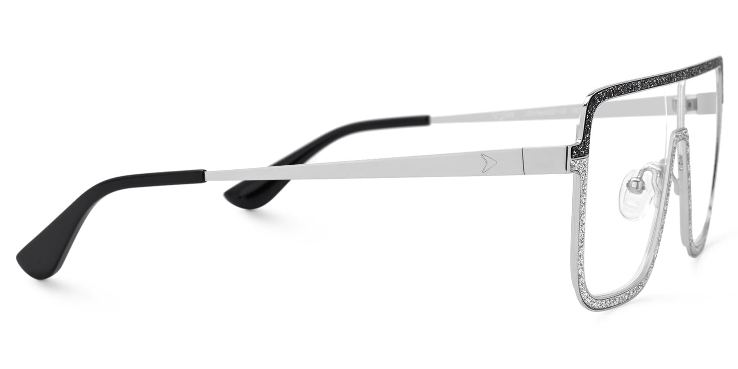 Lentes graduados oversized tipo visor en metal plateado con detalles de cristales brillantes y acentos negros. Diseño vanguardista, elegante y de inspiración lujo contemporáneo.
