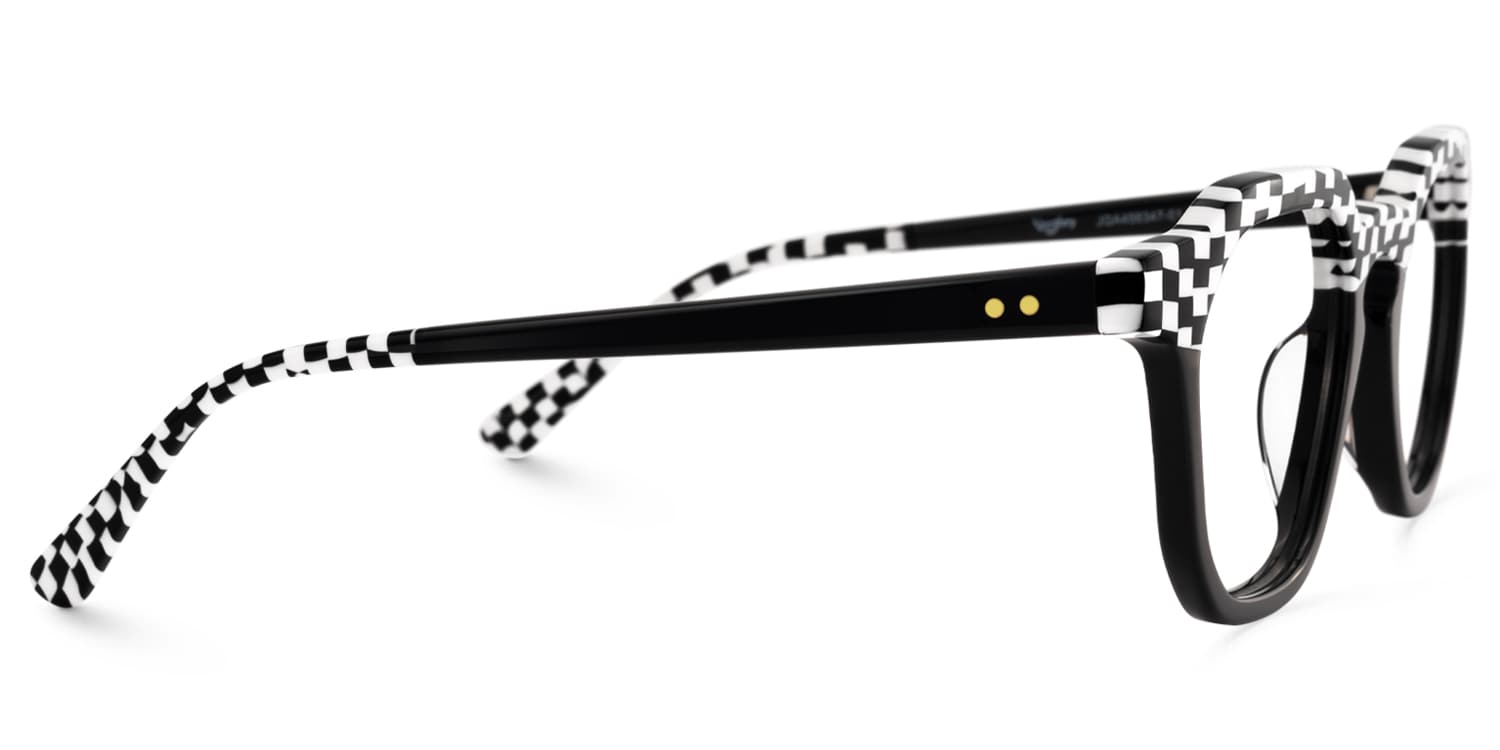 Lentes graduados cuadrados en acetato negro con patrón ajedrez blanco y negro en el frente y varillas. Diseño contemporáneo, llamativo y de inspiración gráfica para un estilo único.