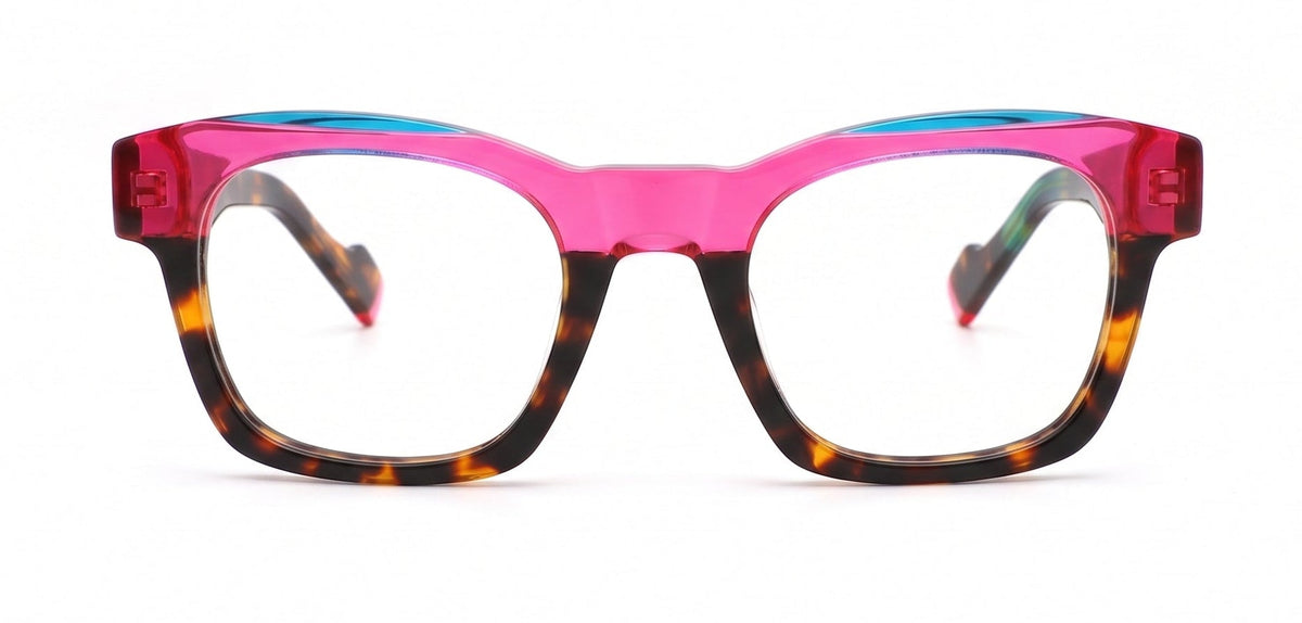 SHEYLA PINK  diseño moderno y sofisticado que transforma su personalidad con una mezcla  inesperada: carey, rosa y pequeños acentos azules que crean contraste.