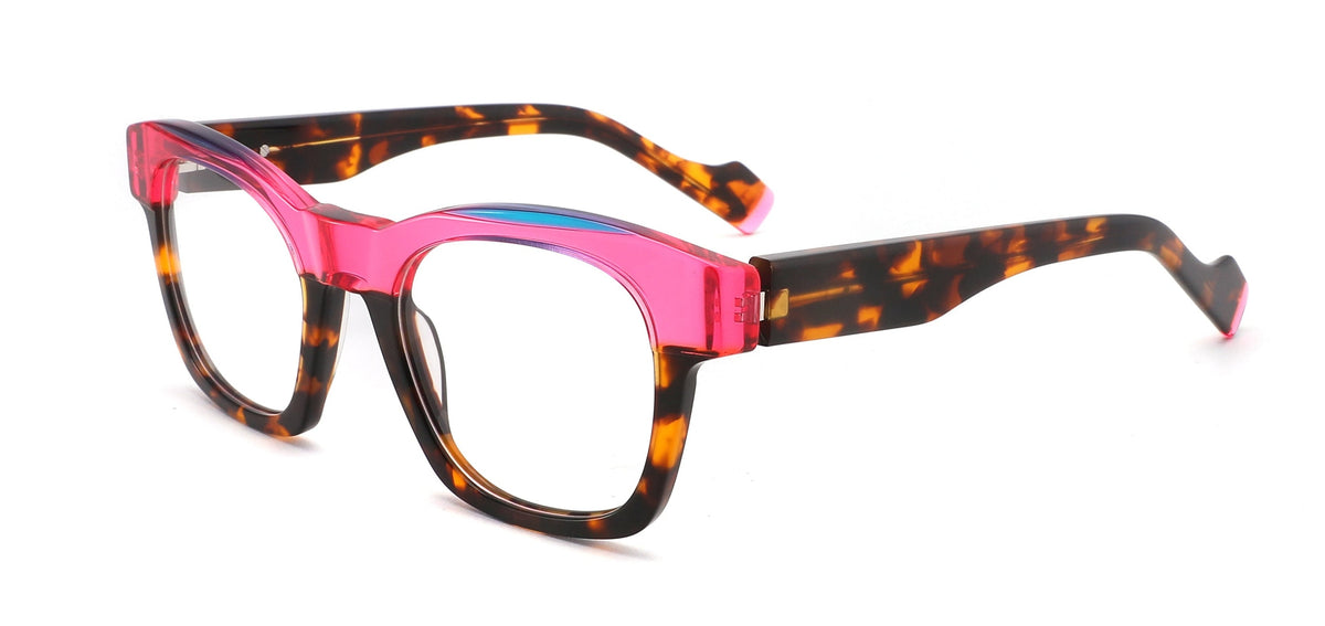 SHEYLA PINK  diseño moderno y sofisticado que transforma su personalidad con una mezcla  inesperada: carey, rosa y pequeños acentos azules que crean contraste.