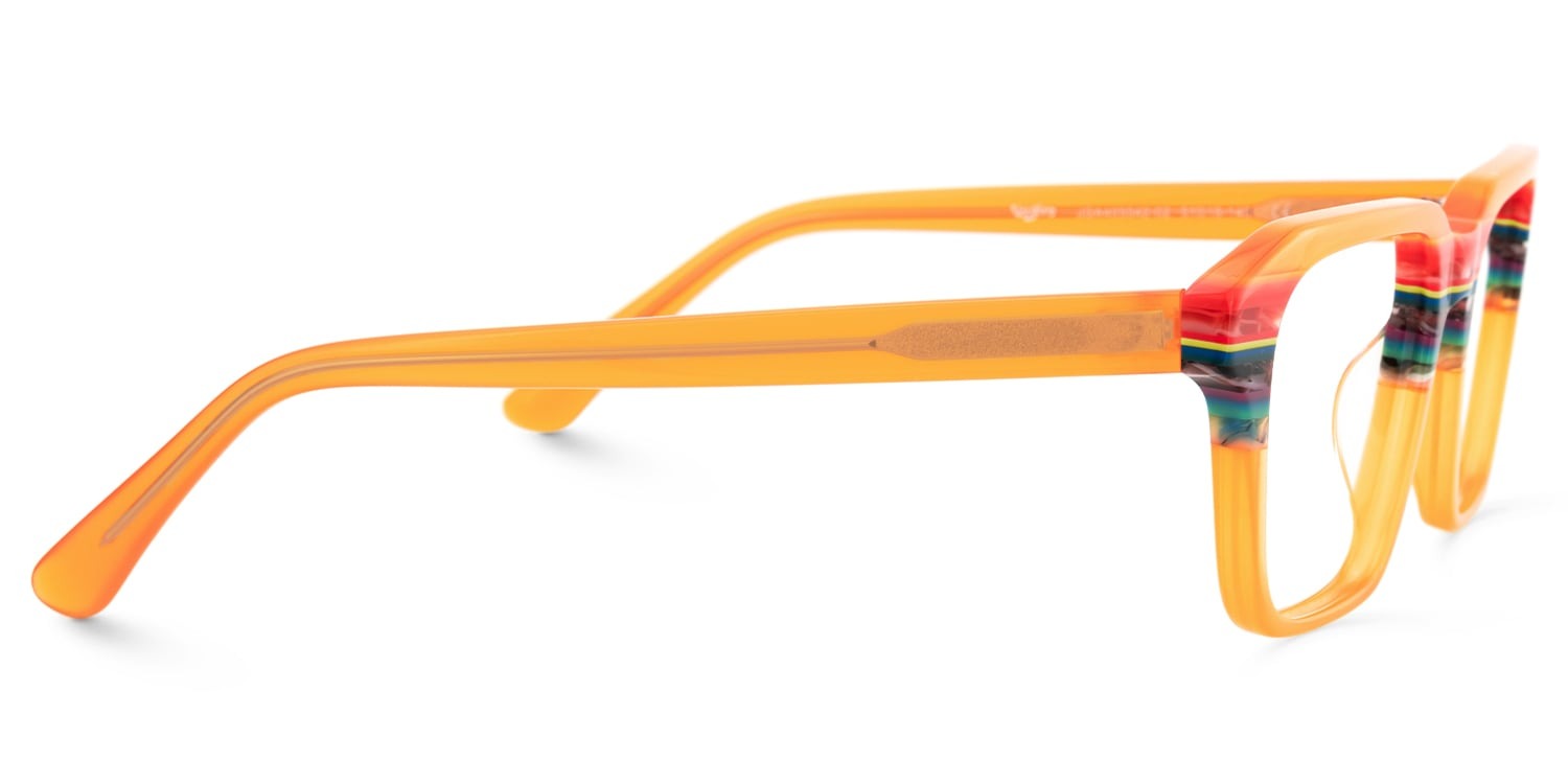 Lentes unisex graduados cuadrados en acetato translúcido color naranja con detalles multicolor en capas, diseño moderno, llamativo y de inspiración artesanal contemporánea.