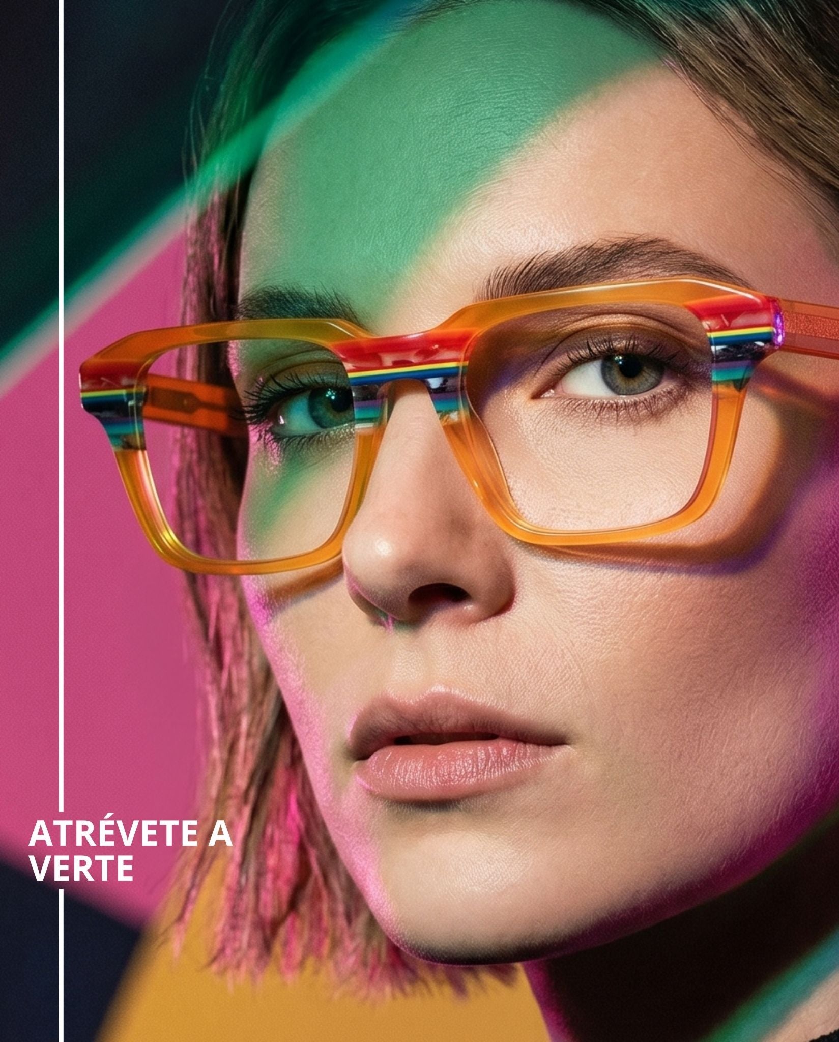 Lentes unisex graduados cuadrados en acetato translúcido color naranja con detalles multicolor en capas, diseño moderno, llamativo y de inspiración artesanal contemporánea.